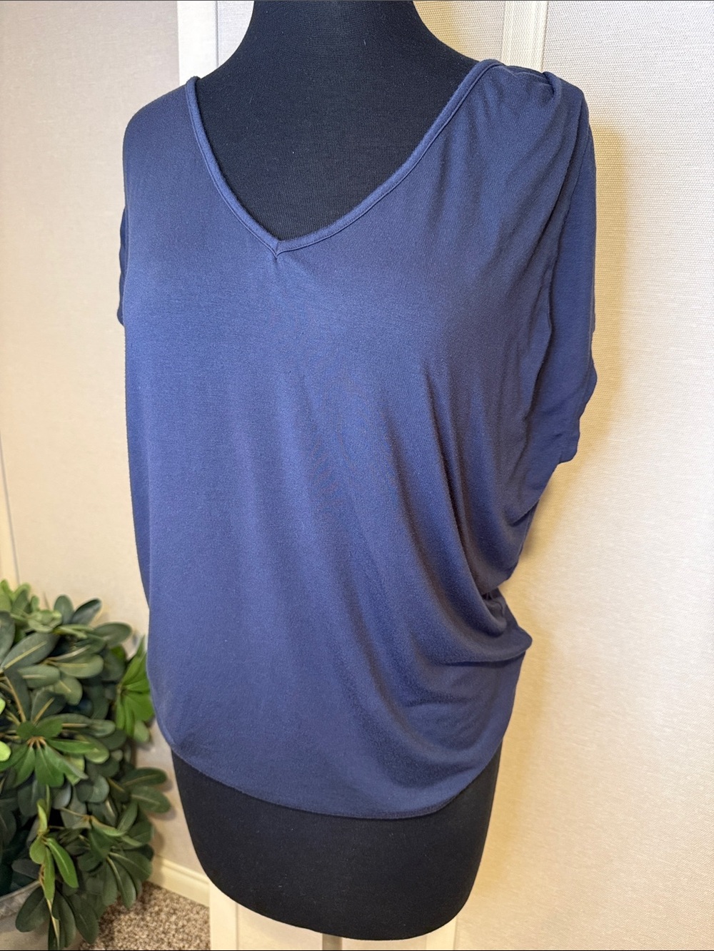 Navy Blue Velvet by Graham & Spencer Soft flowy tee size small